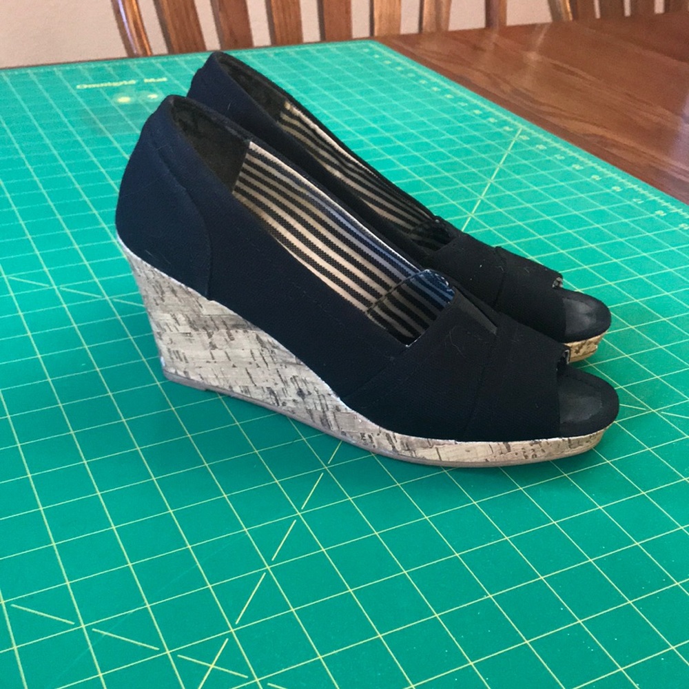 Black Wedges